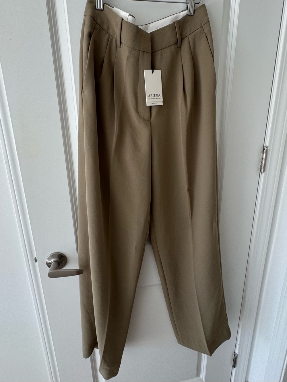 NWT Aritzia Effortless Pants — size 8 sun-dried olive